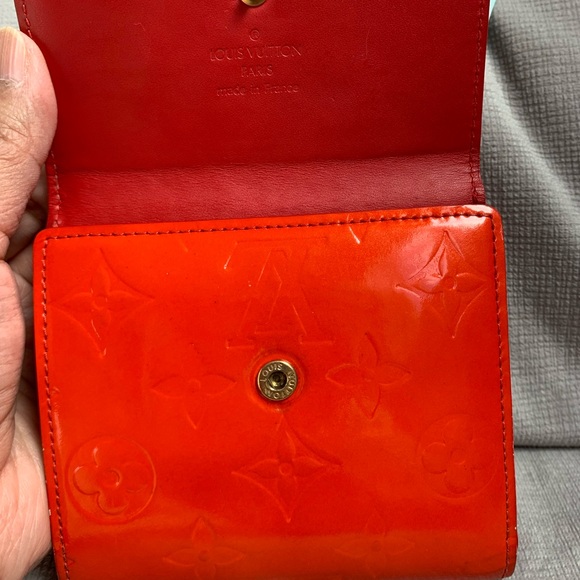Authentic Louis Vuitton Vernis Wallet - Picture 4 of 15